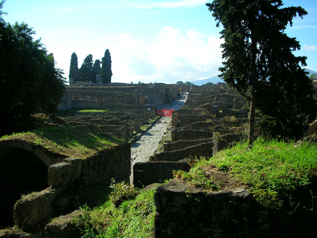 Porta Stabia, Pompeii. May 2010. Looking north towards Via Stabiana from upper east side of gate. Photo courtesy of Ivo van der Graaff.