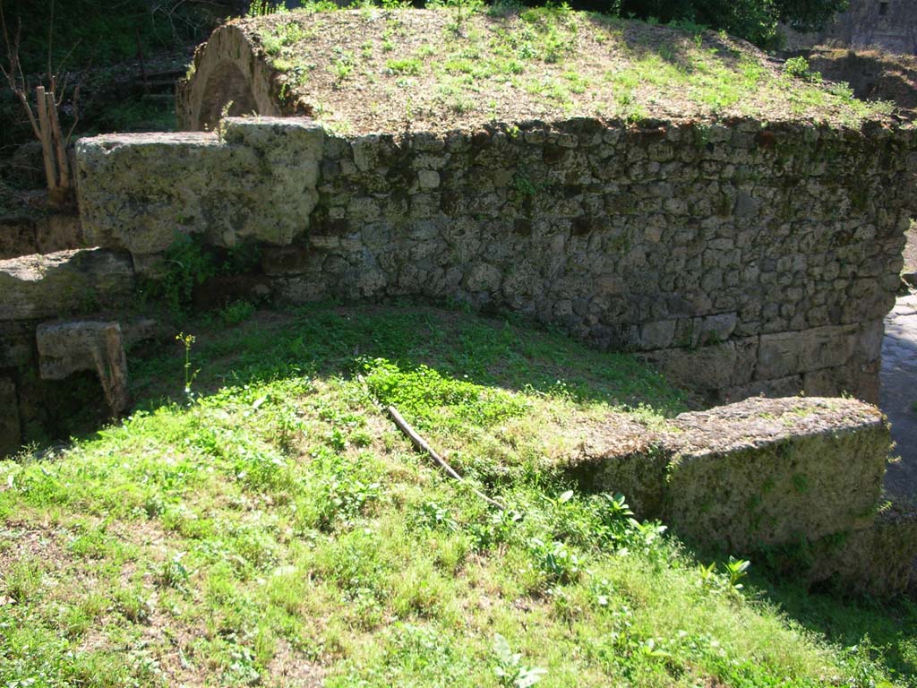 Porta Stabia, Pompeii. May 2010. Looking west towards exterior east side of vault. Photo courtesy of Ivo van der Graaff.