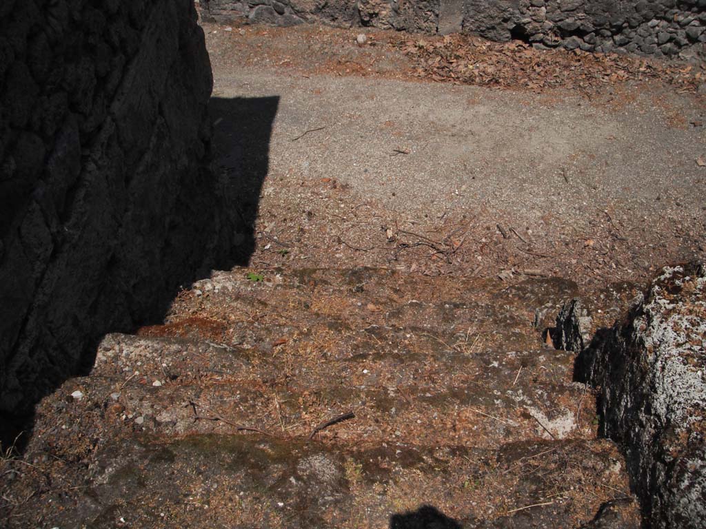 Porta Stabia, Pompeii. May 2011. Upper east side, looking north down area of steps. Photo courtesy of Ivo van der Graaff.