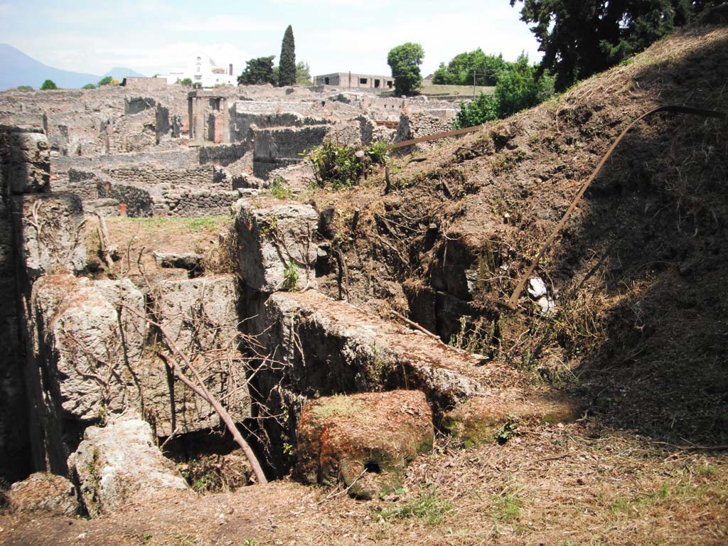 Porta Stabia, Pompeii. May 2011. Looking north-east across upper east side of gate. Photo courtesy of Ivo van der Graaff.