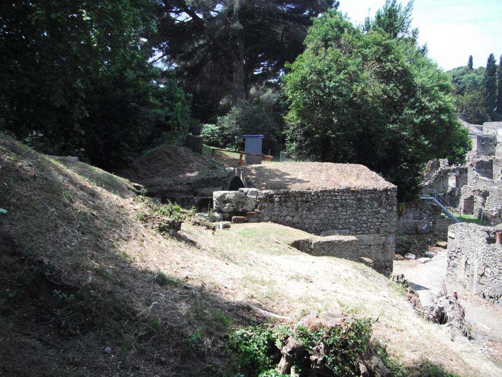 Porta Stabia, Pompeii. May 2011. Looking west to east side of gate at north end. Photo courtesy of Ivo van der Graaff.