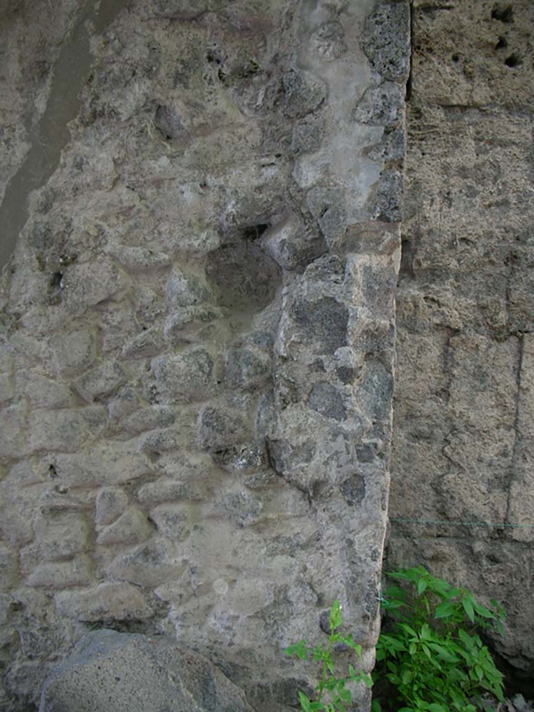 Porta Stabia, Pompeii. May 2010. Detail from east wall near gate at north end. Photo courtesy of Ivo van der Graaff.