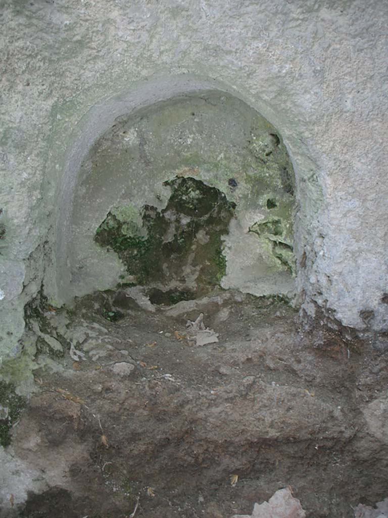 Porta Stabia, Pompeii. May 2010. Detail of lower niche. Photo courtesy of Ivo van der Graaff.