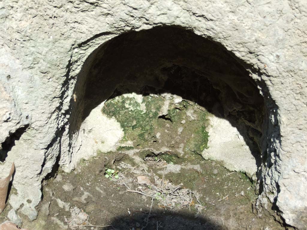 Pompeii Stabian Gate. March 2009. Detail of lower niche on east side 