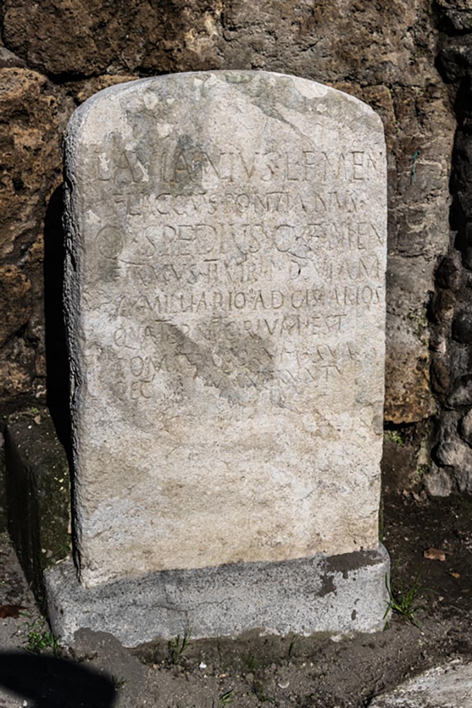 Porta Stabia, Pompeii. January 2023. 
Looking towards Cippus of L. Avianius Flaccus and Q. Spedius Firmus on south side of gate.
Photo courtesy of Johannes Eber.
