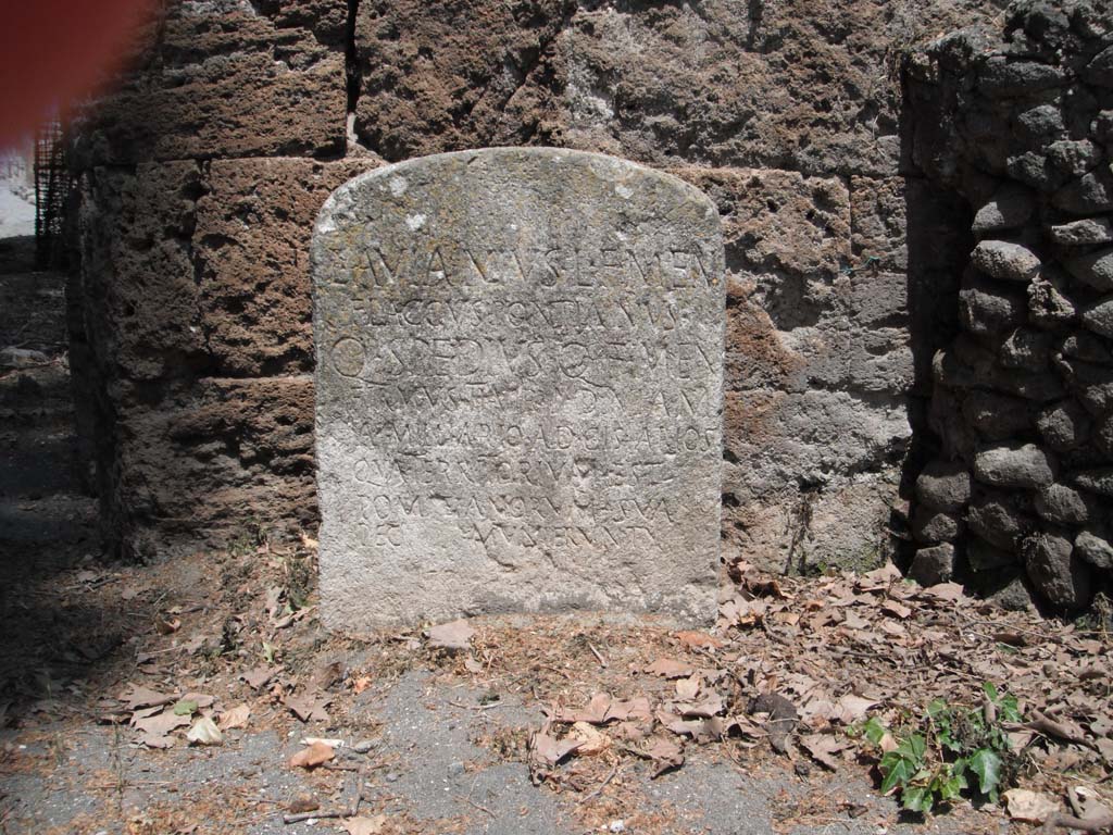 Porta Stabia, Pompeii. May 2011. 
Cippus of L. Avianius Flaccus and Q. Spedius Firmus against south wall on east side. Photo courtesy of Ivo van der Graaff.
