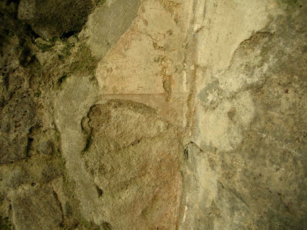 Porta Stabia, Pompeii. May 2010. Detail of remaining plaster on west wall at north end corner inside arch vault. hoto courtesy of Ivo van der Graaff.