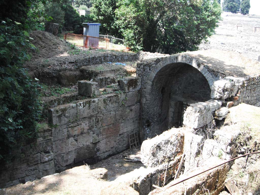 Porta Stabia, Pompeii. May 2011. Looking towards west wall and gate at north end. Photo courtesy of Ivo van der Graaff.

