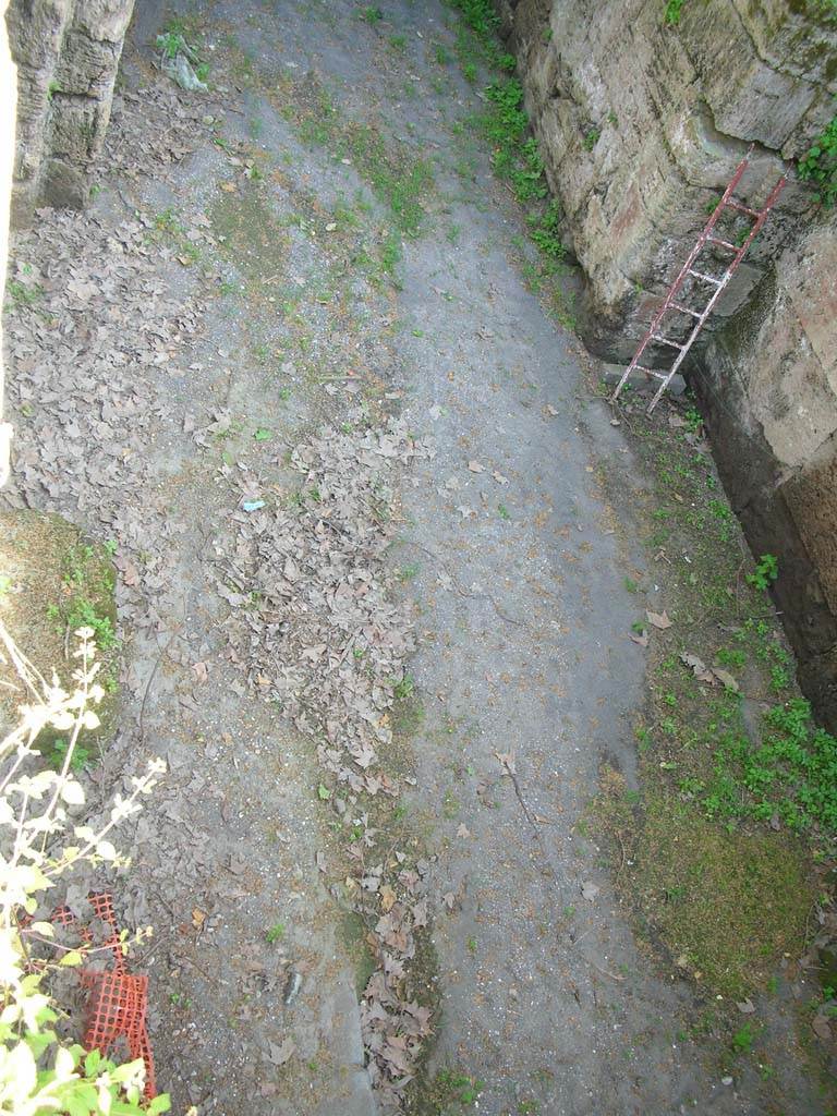 Porta Stabia, Pompeii. May 2010. 
Flooring in gate, looking south from upper east side. Photo courtesy of Ivo van der Graaff.
