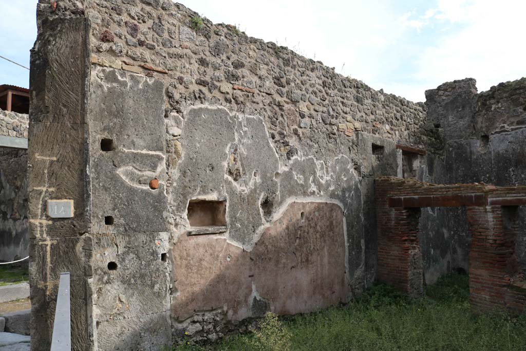 VII.12.14 Pompeii. December 2018. Looking towards east wall with niche. Photo courtesy of Aude Durand.
According to Boyce, in the east wall of the shop-room was a rectangular niche (h.0.31, w.0.51, d.0.24, h. above floor 1.53).
Its inside walls were coated with orange-coloured stucco.
See Boyce G. K., 1937. Corpus of the Lararia of Pompeii. Rome: MAAR 14. (p.71, no.319).

