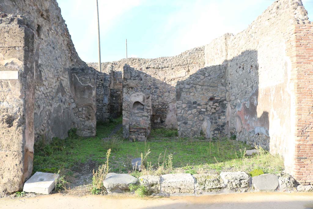 IX.3.14 Pompeii. December 2018. Looking north to entrance doorway. Photo courtesy of Aude Durand