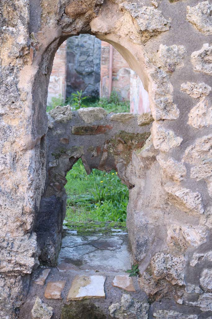 IX.7.24 Pompeii. December 2018. 
Detail of arched niche, looking south. Photo courtesy of Aude Durand.

