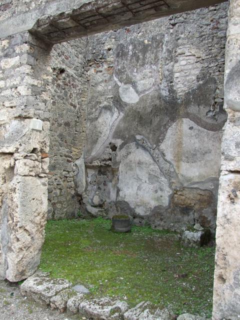 IX.8.7 Pompeii. March 2009. Entrance doorway, looking south-east from Via di Nola.

