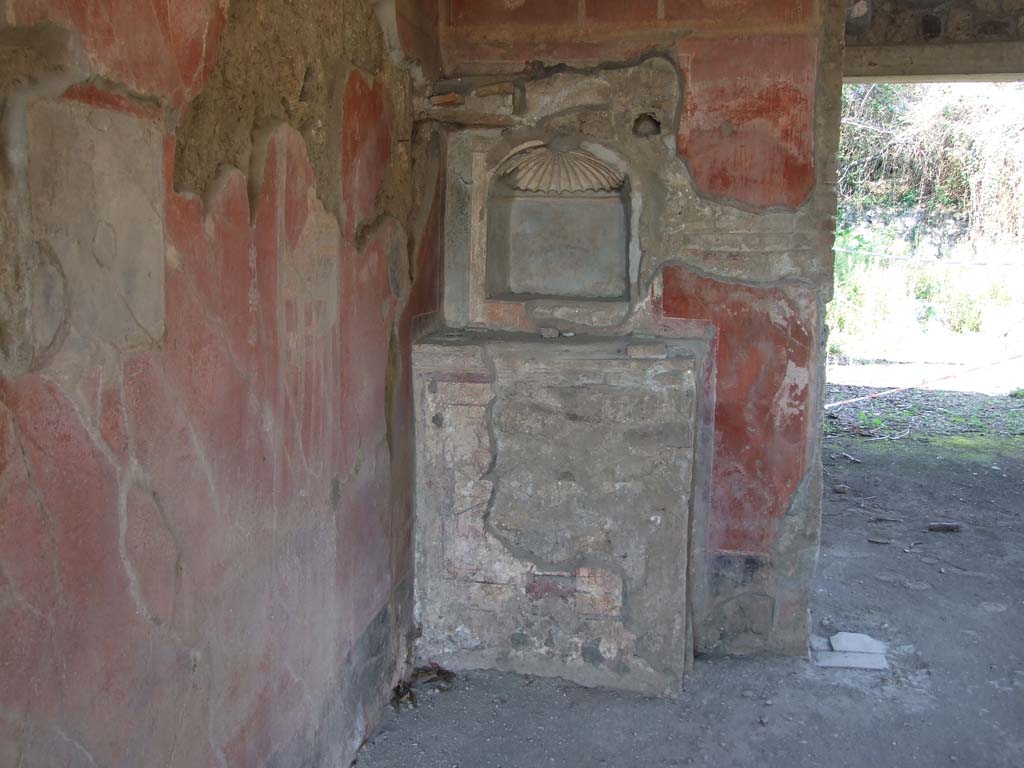 V.3.4 Pompeii. March 2009. North-west corner of tablinum, with lararium.
See Giacobello, F., 2008. Larari Pompeiani: Iconografia e culto dei Lari in ambito domestico. Milano: LED Edizioni, (p.239, no.A13)
