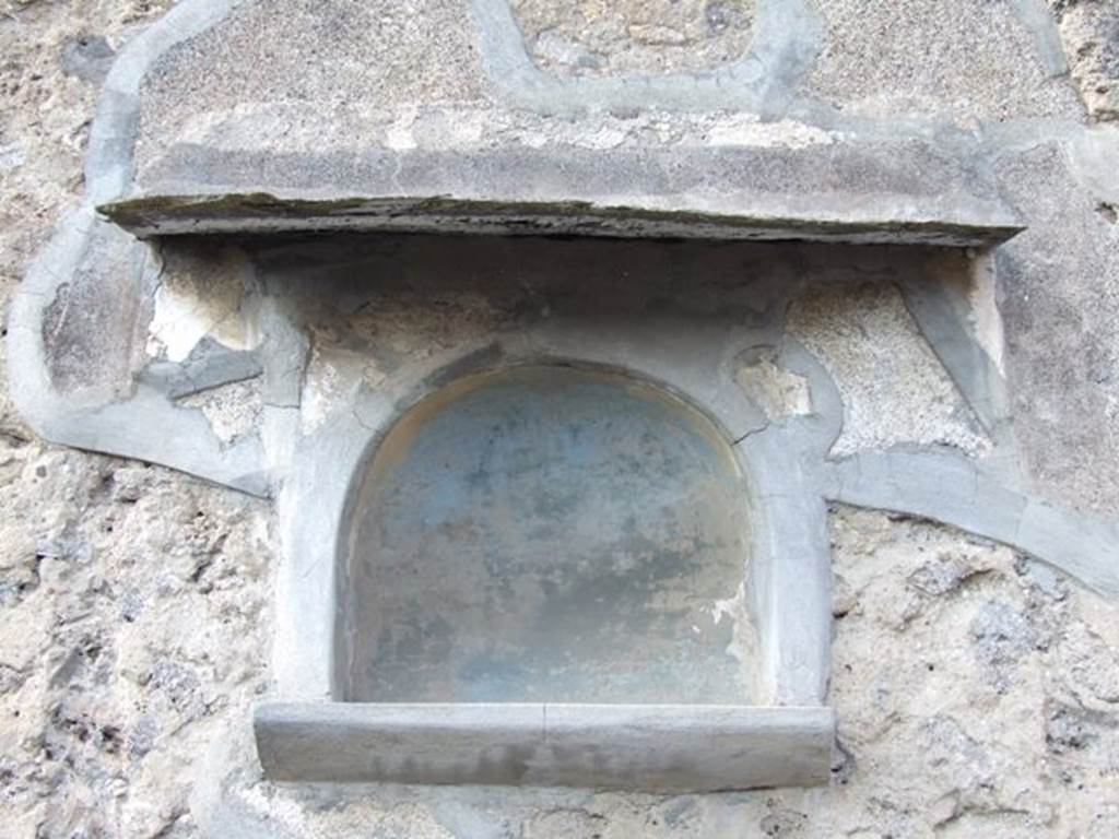 VI.7.5 Pompeii. December 2018. Niche in north wall of shop. Photo courtesy of Aude Durand.
According to Boyce, in the north wall was a trapezoidal niche called by Fiorelli “la nicchia dei Penati”.
See Boyce G. K., 1937. Corpus of the Lararia of Pompeii. Rome: MAAR 14. (p. 47, no. 161).
