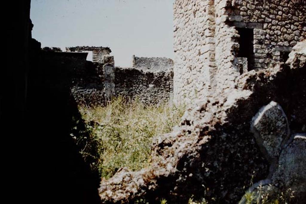 PL.8A. Pompeii. 1961.  Photo by Stanley A. Jashemski.
Source: The Wilhelmina and Stanley A. Jashemski archive in the University of Maryland Library, Special Collections (See collection page) and made available under the Creative Commons Attribution-Non Commercial License v.4. See Licence and use details.
J61f0263  
(possibly in Reg. I, perhaps I.8, I,11, I.12 or I.13; the following photo below is from the same location).
