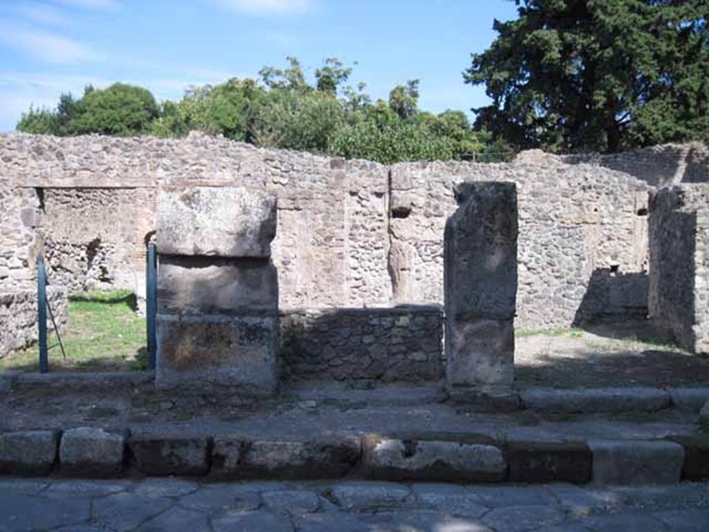 I.1.1 Pompeii. September 2010. Entrance looking east from Via Stabiana.
Photo courtesy of Drew Baker.
