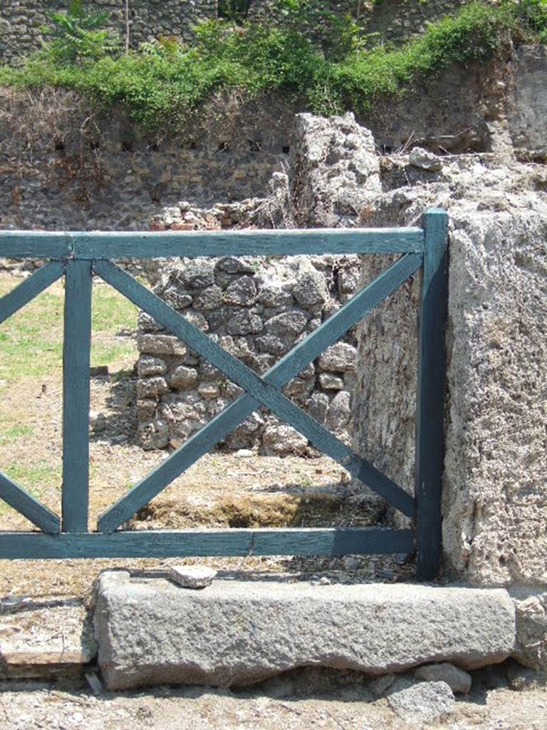 I.1.7 Pompeii. September 2005.  Entrance to stairs to upper floor dwellings. The stairs would probably have led to two apartments at the front of the upper floor. One would have been above the room at I.1.6 and the room behind it. The other would have been above the rooms of I.1.9 and the two rooms at the front of I.1.8. To the rear of these apartments would have been the unroofed open courtyard of I.1.8.

