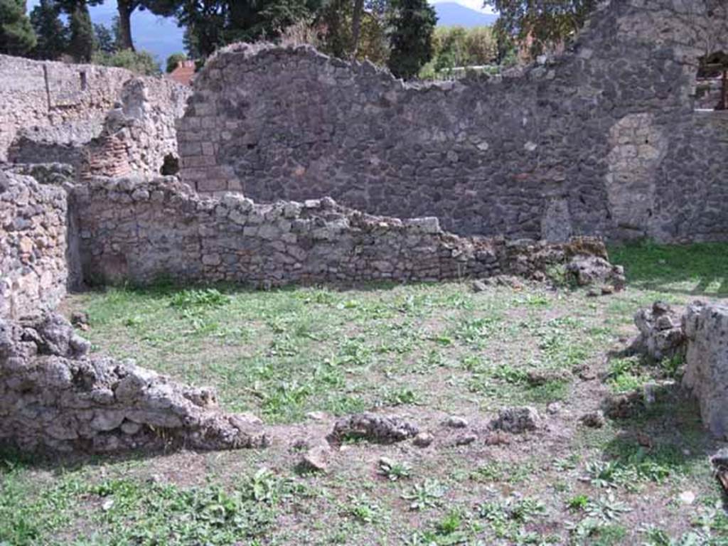 1.2.3 Pompeii. September 2010. Looking south across remains of south wall of triclinium, into tablinum. Photo courtesy of Drew Baker.
