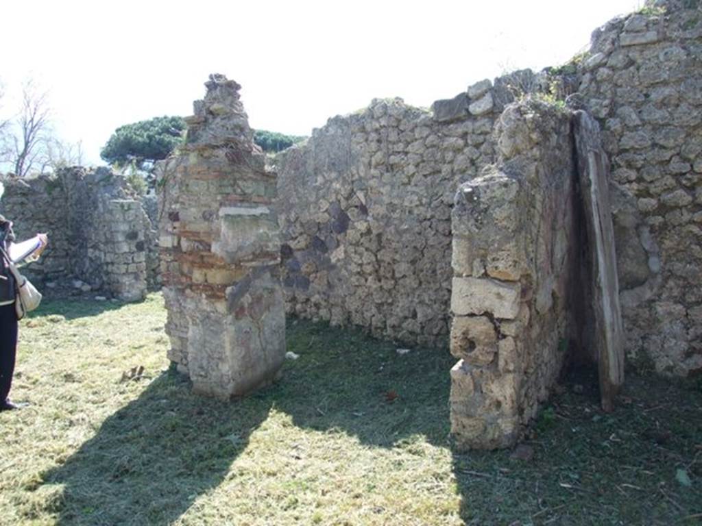 I.2.17 Pompeii.  March 2009. Room 13. Peristyle. Corridor formed by corner of North and West Portico.