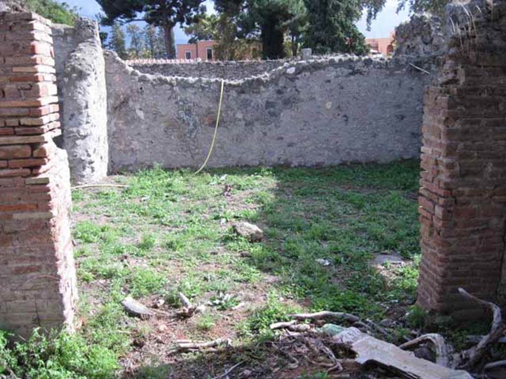 I.2.22 Pompeii. September 2010. Room 6, doorway looking south into garden area. Photo courtesy of Drew Baker.
