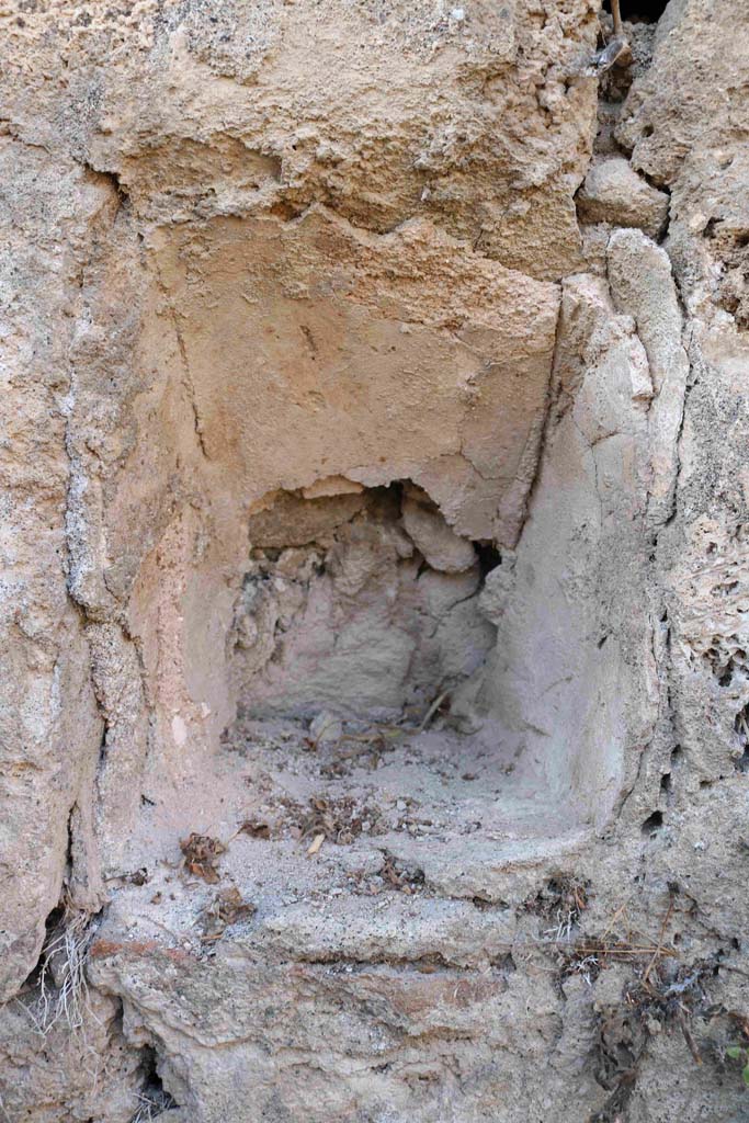 I.2.23 Pompeii. September 2018. 
Niche set into north wall of kitchen area. Photo courtesy of Aude Durand.
