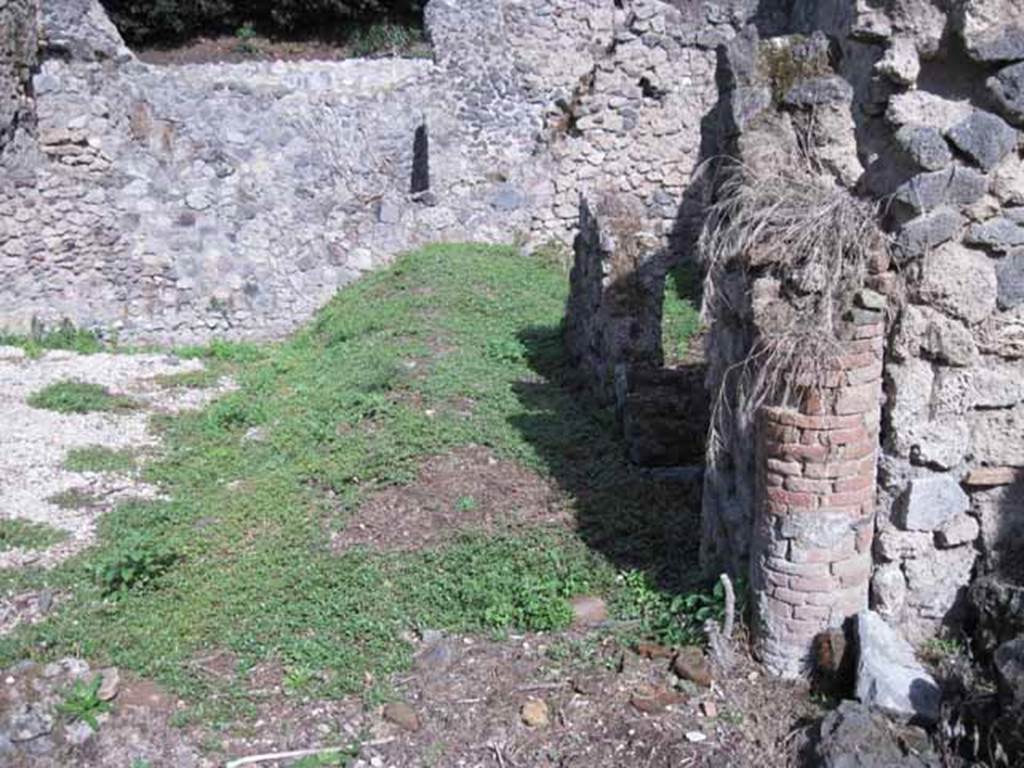 I.2.24 Pompeii. September 2010. Looking east across south side of peristyle, from south-west corner. Photo courtesy of Drew Baker.
