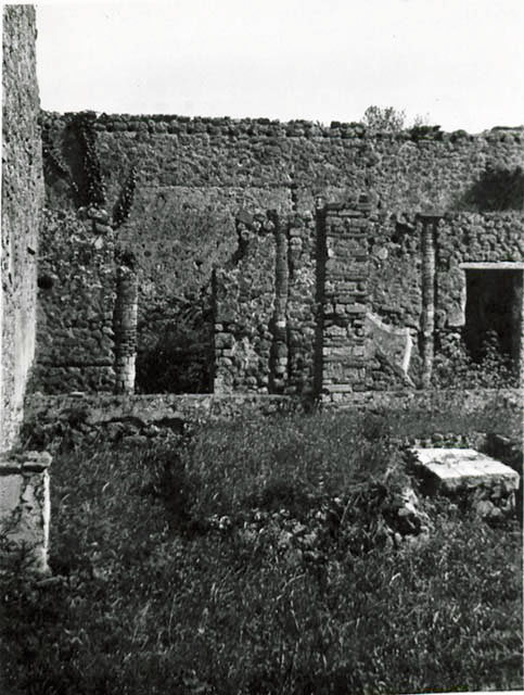 I.2.24 Pompeii. September 2010. Looking south across peristyle over remains of the triclinium, towards the three rooms on the south side.
Photo courtesy of Drew Baker.
