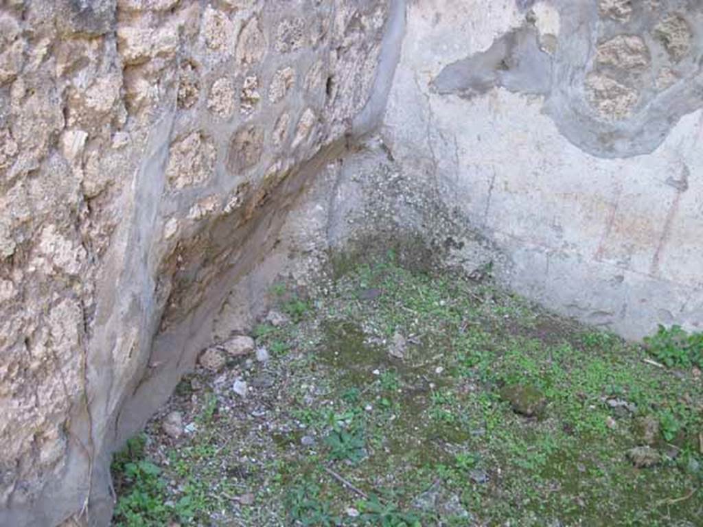 I.2.28 Pompeii. September 2010. Recess/sleeping niche in north-west corner of cubiculum in north-east corner of atrium. Photo courtesy of Drew Baker.
