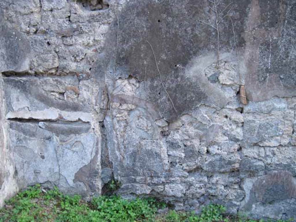 I.2.28 Pompeii. September 2010. South wall of south portico. Photo courtesy of Drew Baker.