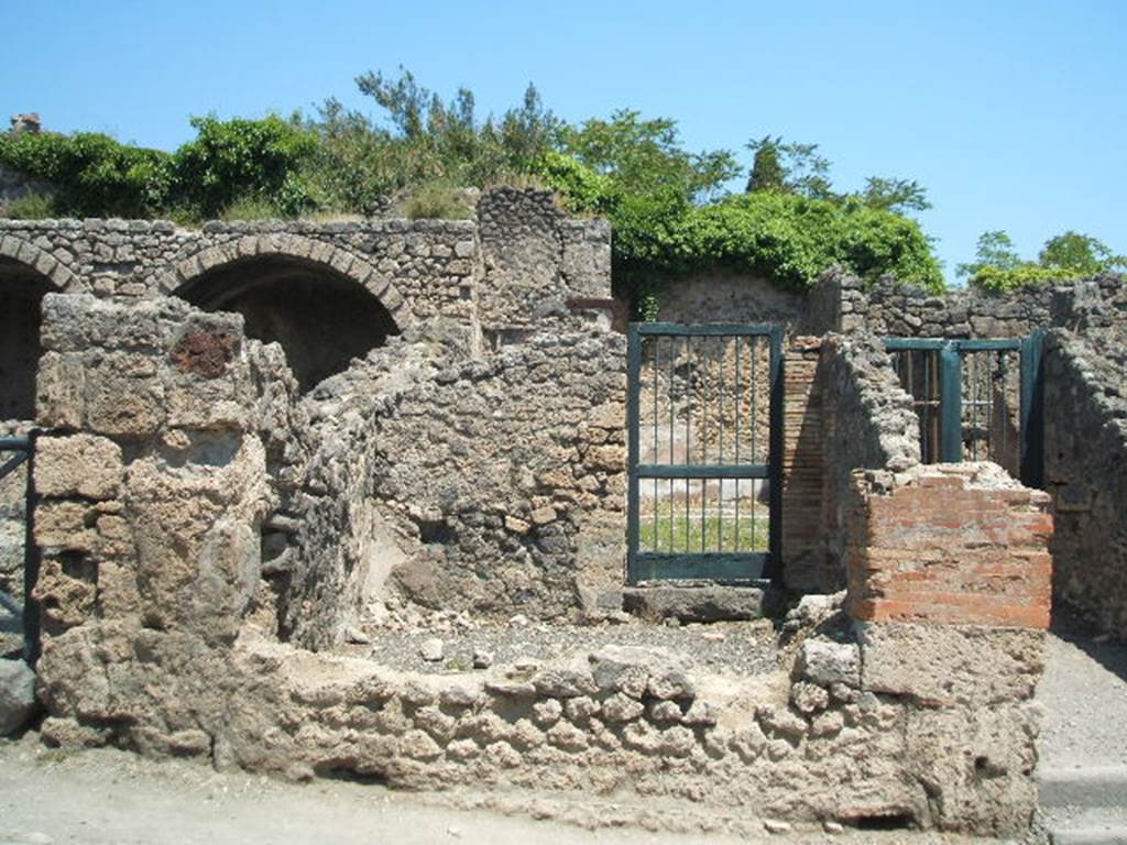 I.3.4 Pompeii. May 2005. Shop. According to Warscher, quoting Fiorelli, she wrote 
I.3.4 Bottega annessa alla casa precedente, dalla quale si passava per una porta che ha nel fondo.
(translation: Shop annexed to the previous house, to which one went by a door that it had at the rear.)
See Warscher, T, 1935: Codex Topographicus Pompejanus, Regio I, 3:  Rome, DAIR.  
