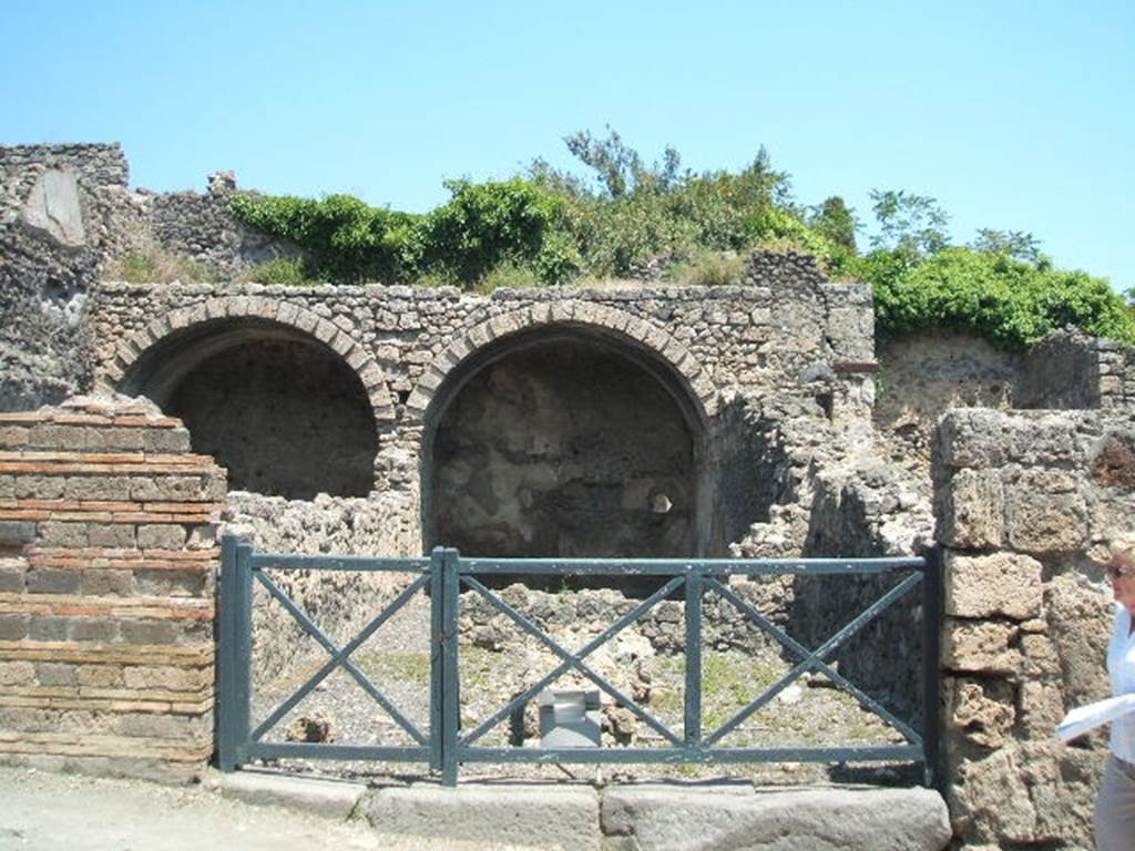 I.3.5 Pompeii. May 2005.  Looking east into entrance from Via Stabiana.