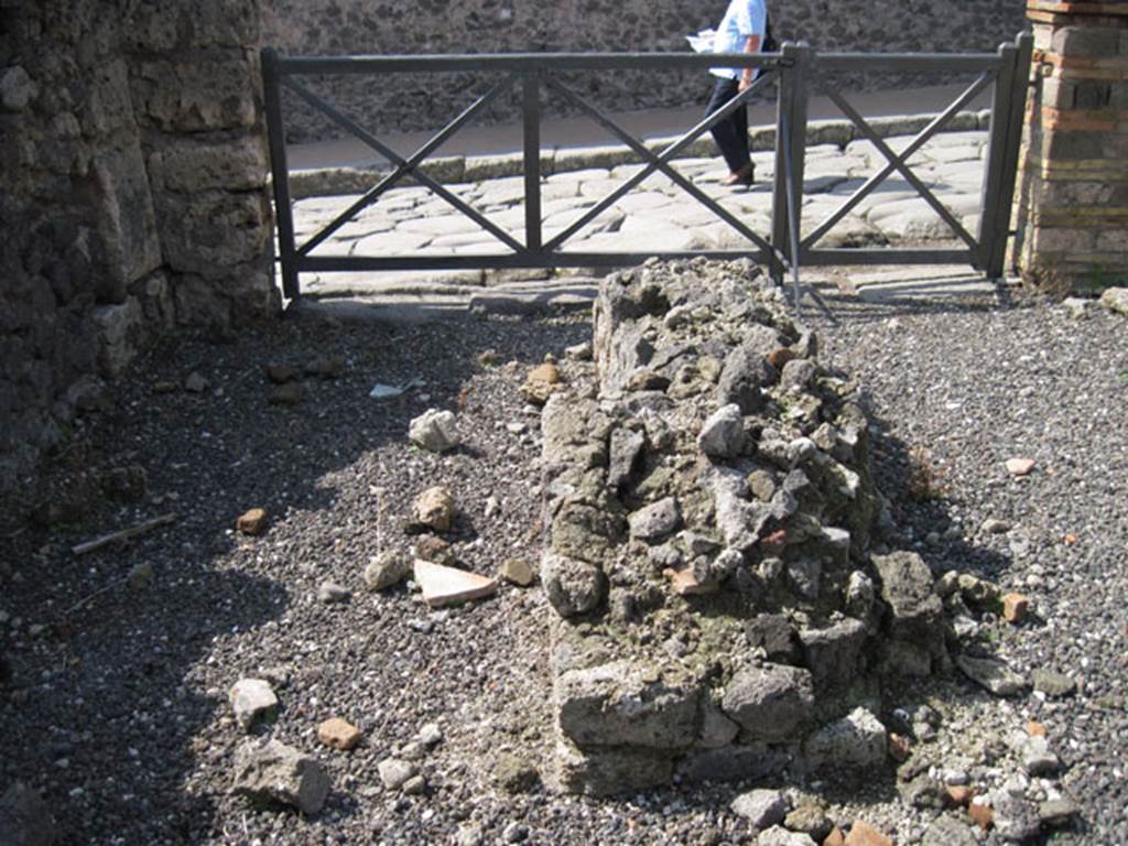 I.3.5 Pompeii. September 2010. Looking west across the remains of the podium in the entrance room, towards the entrance doorway onto Via Stabiana. Photo courtesy of Drew Baker.
