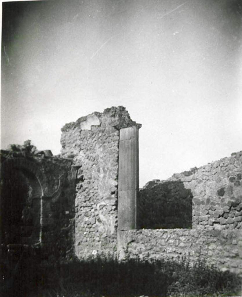 I.3.8b Pompeii. 1935 photograph taken by Tatiana Warscher, looking towards north-west corner and north wall of peristyle.  
See Warscher, T, 1935: Codex Topographicus Pompejanus, Regio I, 3: (no.18), Rome, DAIR, whose copyright it remains.  
