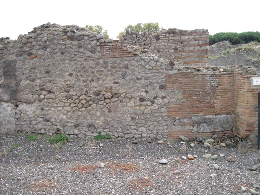 I.3.10 Pompeii. September 2010. South wall of entrance room and south-west corner, with entrance doorway from I.3.9 on right. Photo courtesy of Drew Baker.
