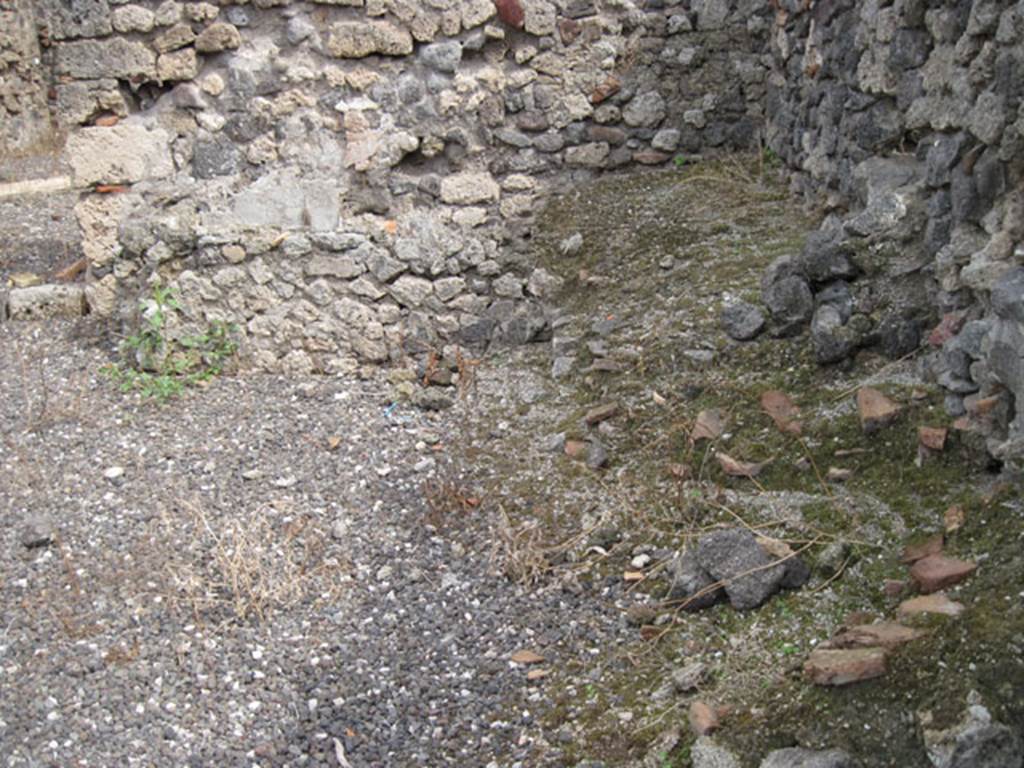 I.3.10 Pompeii. September 2010. Looking east in first rear room on south side, towards the south-east corner. On the right, a raised platform feature can be seen against the south wall. On the left, tubs can be seen against the east wall. Photo courtesy of Drew Baker.
According to Fiorelli, this area was a workshop with extra rooms, altered however from their antique configuration by the passage and tunnelling of the Sarno canal. The canal was constructed by Fontana (1594-1600). Now one only sees the remains of the washhouses and the furnaces, that once existed here.
See Pappalardo, U., 2001. La Descrizione di Pompei per Giuseppe Fiorelli (1875). Napoli: Massa Editore. (p.39).
