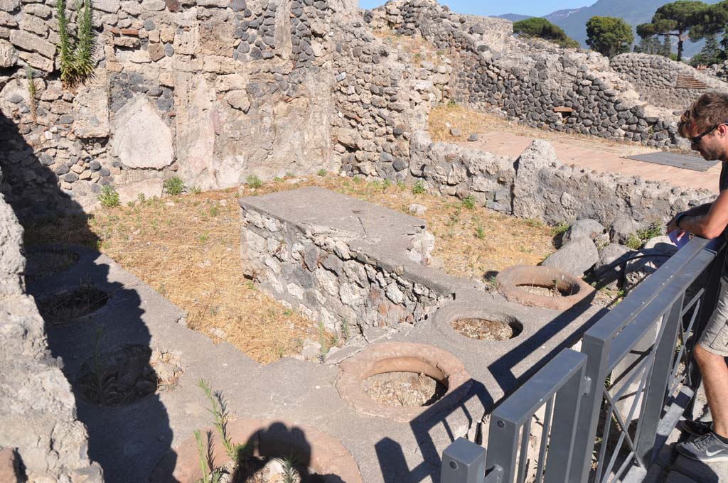 I.3.11 Pompeii. July 2017. Looking south-east from entrance doorway.
Foto Annette Haug, ERC Grant 681269 DÉCOR.
