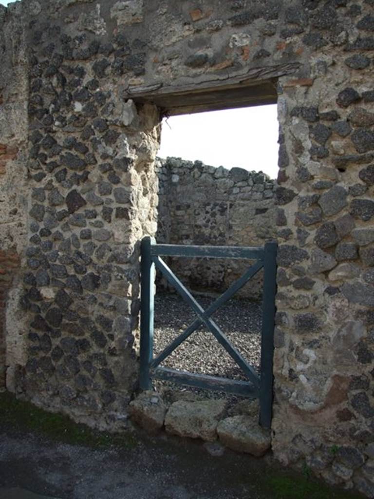 I.3.18 Pompeii.  Fullonica.  Entrance.