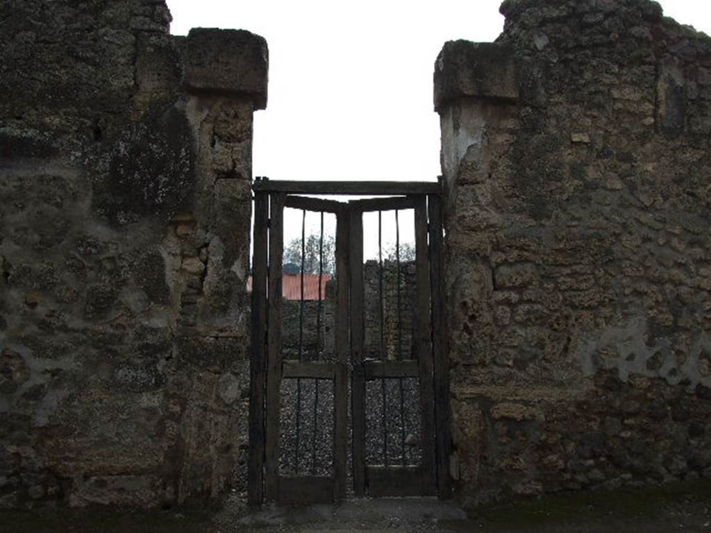 I.3.23 Pompeii. December 2006. Entrance. According to Della Corte, there were many graffiti written on the walls near the entrance, some of them being:

Acti  va(le)    [CIL IV 2993 m]

Cornelium  aed(ilem)
d(ignum)  r(ei)  p(ublicae)  o(ro)  v(os)  f(aciatis).  Anice  fac(it)    [CIL IV 2993 l]

(Actius) [Ani]ce(tus li)bert(us rogat)    [CIL IV 2993 p]

See Della Corte, M., 1965.  Case ed Abitanti di Pompei. Napoli: Fausto Fiorentino. (p.267-8)

According to Epigraphik-Datenbank Clauss/Slaby
[CIL IV 2993 p] above, has also been read as:
[pr]obum
M(arcus) cer[… li]bert(us)
See www.manfredclauss.de
