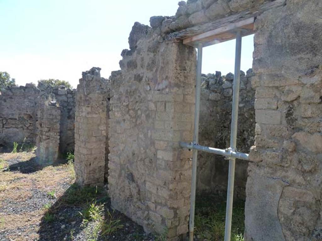 I.3.23 Pompeii. September 2015. Looking towards west side of atrium, from entrance doorway.