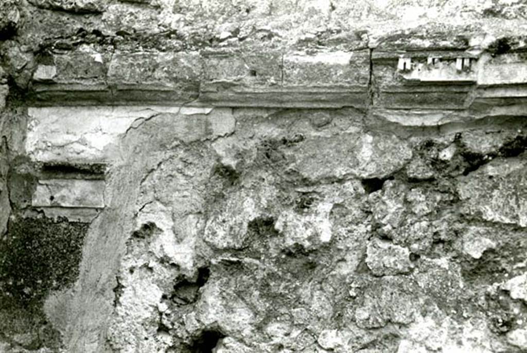 I.3.23 Pompeii. 1968. House, first room, left of atrium (b), W wall, south end.  Photo courtesy of Anne Laidlaw.
American Academy in Rome, Photographic Archive. Laidlaw collection _P_68_8_20.
