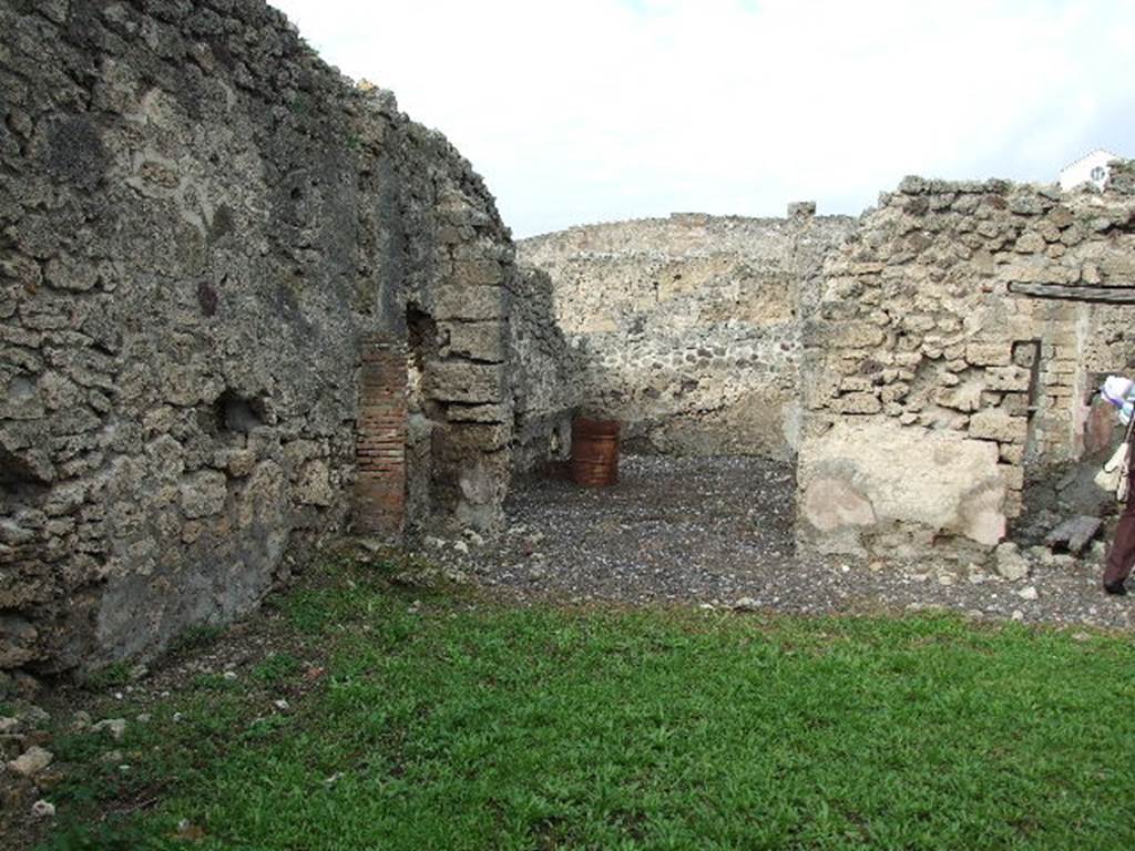 I.3.24  Area of peristyle, with large Triclinium overlooking it  (centre of picture)