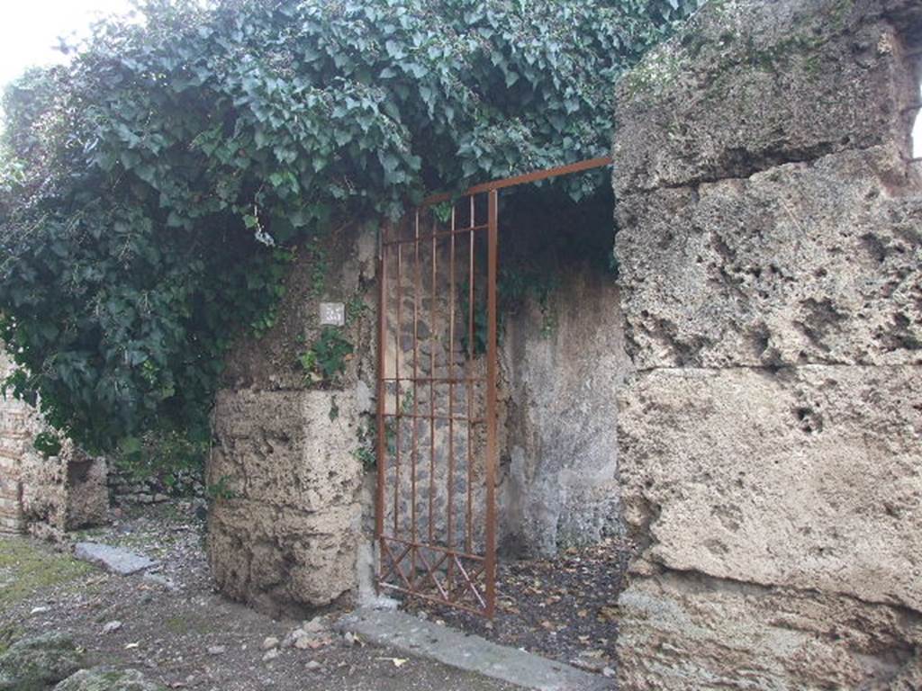 I.3.25 Pompeii. December 2006. Looking south towards entrance doorway.