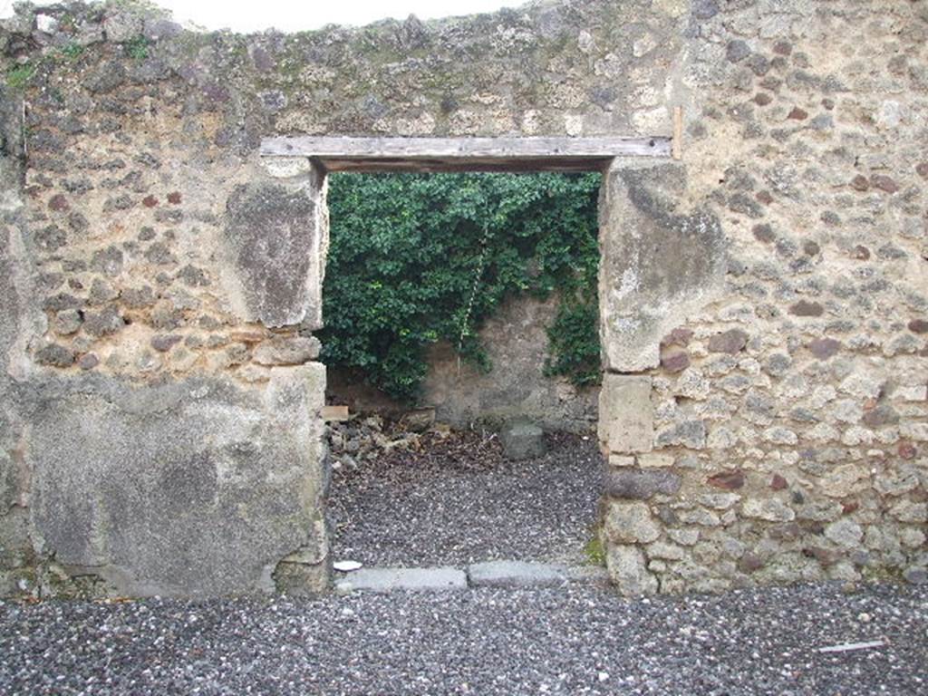 I.3.25 Casa dei Guerrieri. Doorway into shop at 1.3.26 from atrium