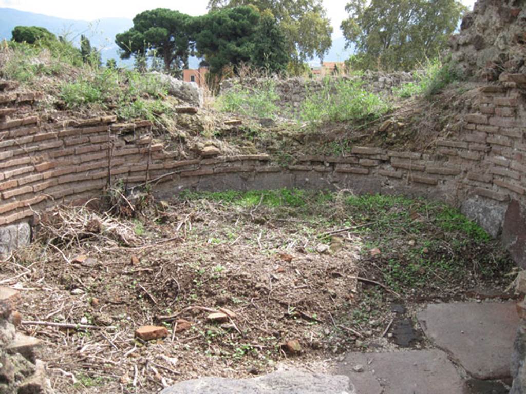 I.3.27 Pompeii. September 2010. Looking towards south wall of oven. Photo courtesy of Drew Baker.