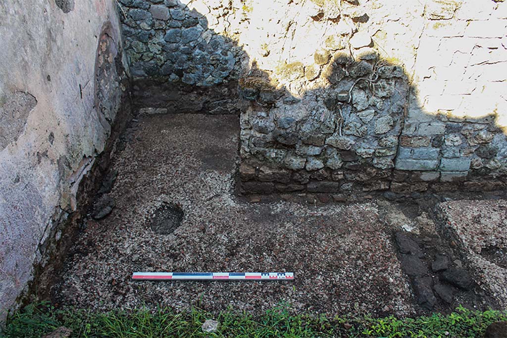 Fig. 9  Pompi, boulangerie I 3, 27  Mur aras dans la salle du ptrin (vue de lest).
Clich : C. Salviani  EFR. Utilisation soumise  CC-BY-NC-SA 4.0
