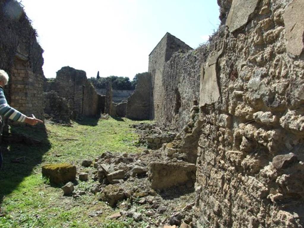 I.3.27 Pompeii.  March 2009. Looking west from entrance.