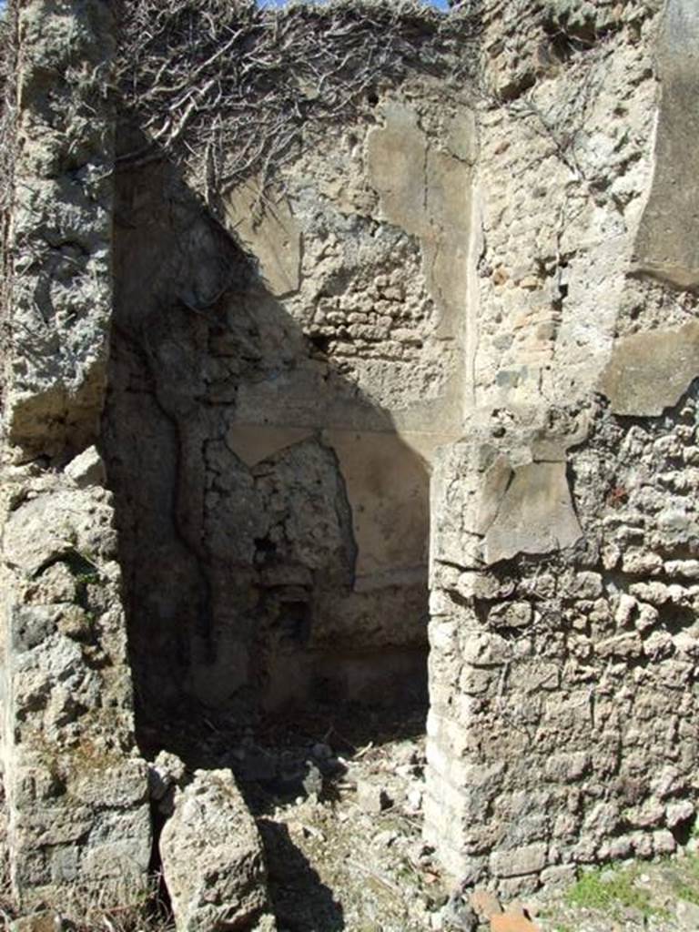 I.3.27 Pompeii.  March 2009. Small room on north side of entrance.