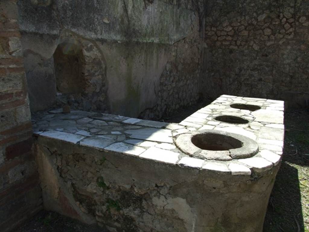 I.3.28 Pompeii.  March 2009.  Counter with three urns.