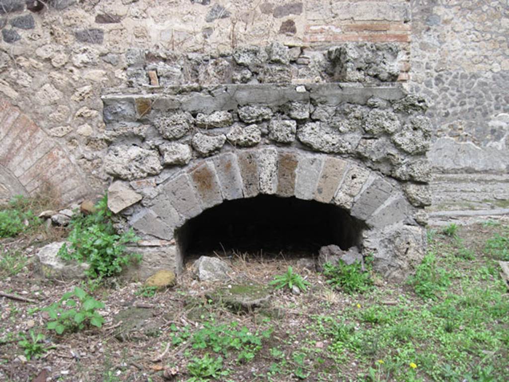 I.3.28 Pompeii. September 2010. Detail of hearth near east wall. Photo courtesy of Drew Baker.